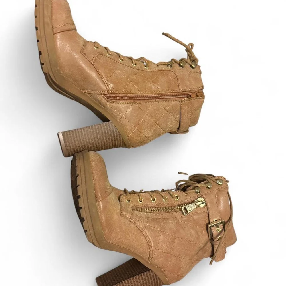 G by guess Round-toe lace-up platform ankle booties